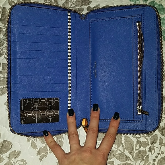 Henri bendel wallet - Picture 2 of 3
